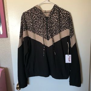 4/$30 🌈 Super cute athletic windbreak new with tags!